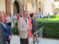 Griñán considera que los datos del paro demuestran que estamos en recesión "con riesgo" de depresión