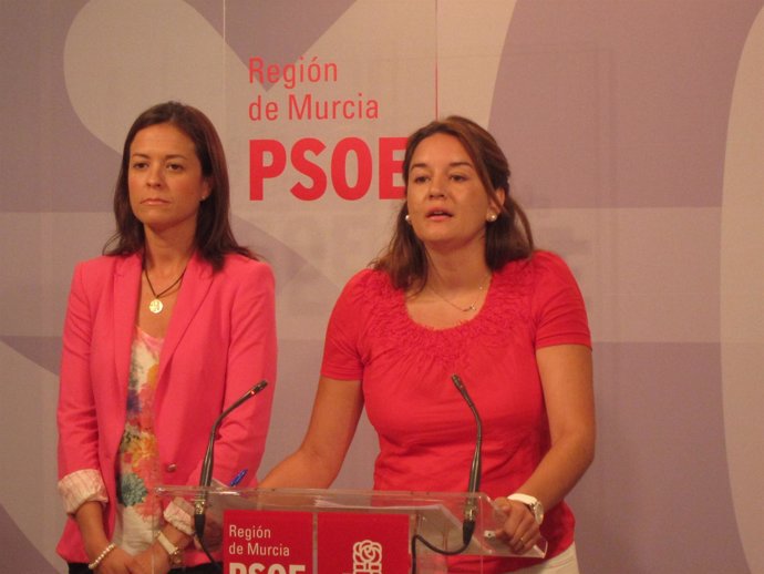 Diputada MªCarmen Moreno (izq) secretaria de educación, Choni Ludeña