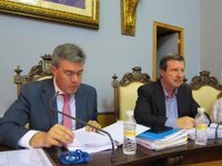 El pleno rechaza que PSOE e IU renuncien a la extra de Navidad por no haberlo "formalizado" y poner "condiciones"