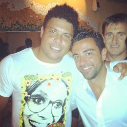 Ronaldo con Xavi Hernández