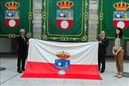 Entrega de la bandera