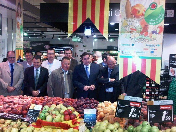 Josep Maria Pelegrí visita uno de los establecimientos de Carrefour en Catalunya