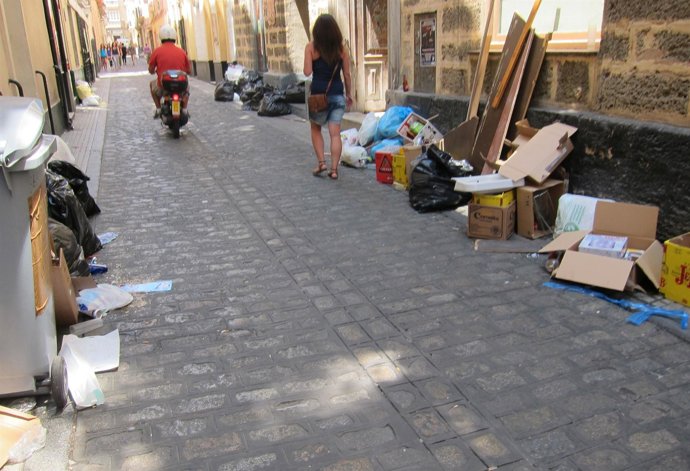 Quinto día de huelga de limpieza en la capital gaditana
