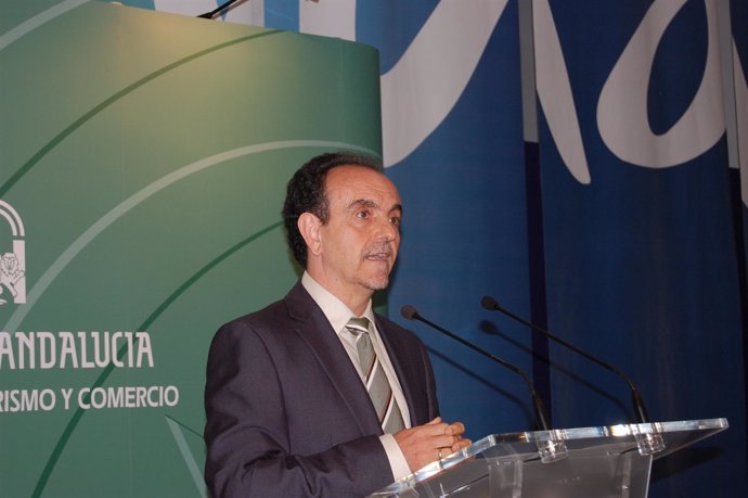 El consejero de Turismo y Comercio, Rafael Rodríguez