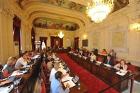 El Ayuntamiento estudiará que la subida del IVA en servicios básicos repercuta lo mínimo en el usuario