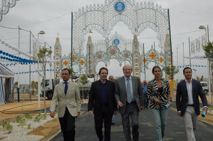 El alcalde, Pedro Rodríguez, visita el nuevo recinto de las Colombinas. 