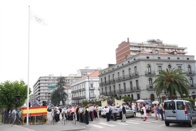 La bandera olímpica en Laredo