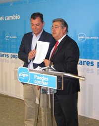 Zoido y José Luis Sanz muestran su apoyo a Bueno para presidir el PP provincial