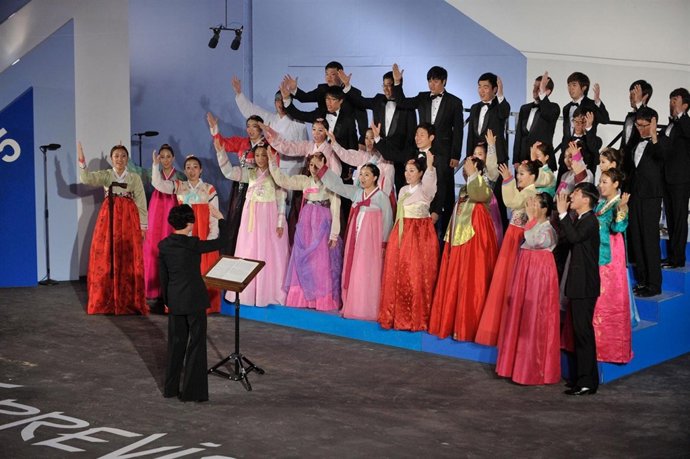 Actuación Del Coro De La Universidad De Yonsei De Corea Del Sur En Torrevieja.