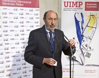 Rubalcaba dice que la repatriación de los cooperantes se debe a su seguridad, que es "responsabilidad" del Gobierno