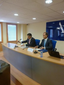 El secretario general de SEA, Juan Ugarte, y el director adjunto, Aitor Otaola.