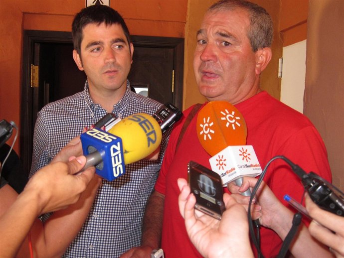 El portavoz de Ecologistas en Doñana, Juan Romero, junto a Felipe Fuentelsaz. 