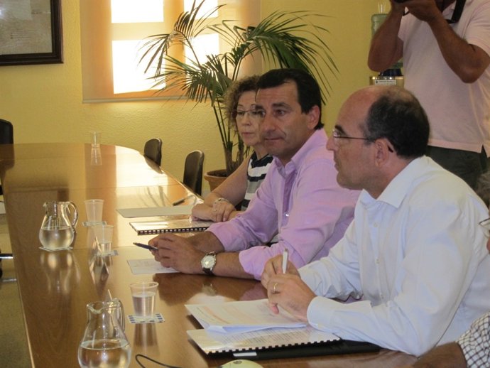 Company En La Reunión Con Los Grupos Parlamentarios