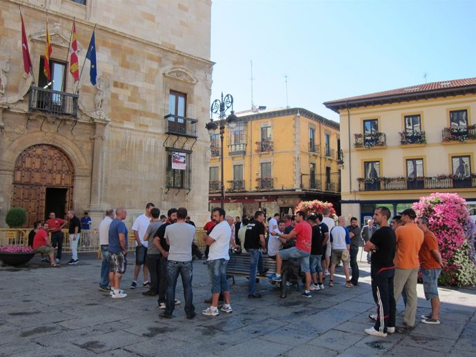 Los mineros a las puertas de la Diputación
