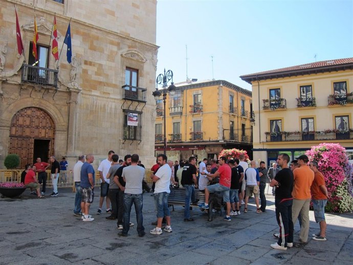 Los mineros a las puertas de la Diputación