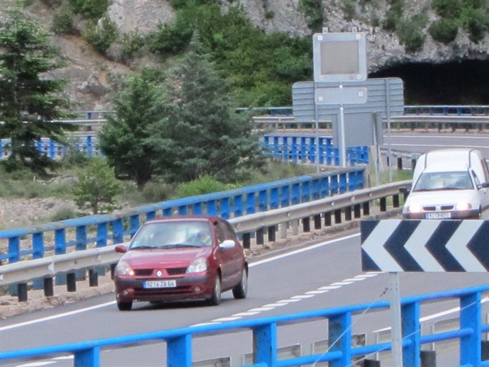 Una De Las Carreteras Que Discurre Por La Provincia
