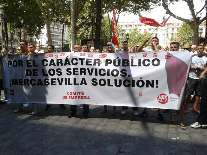 Protesta de los trabajadores de Mercasevilla.