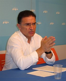 Serafín Castellano Durante Un Encuentro Con Periodistas.