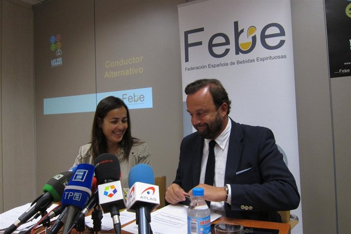 Directora de la DGT y director de la FEBE