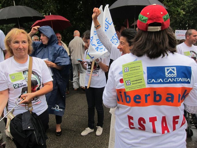 Afectados de Caja Cantabria por las participaciones preferentes 