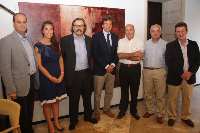 Isern con representantes sindicato Médico