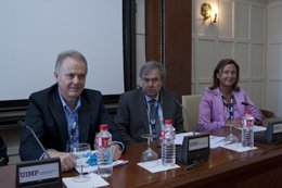 Representantes de PP y PSOE en el curso sobre 'sobreendeudamiento'