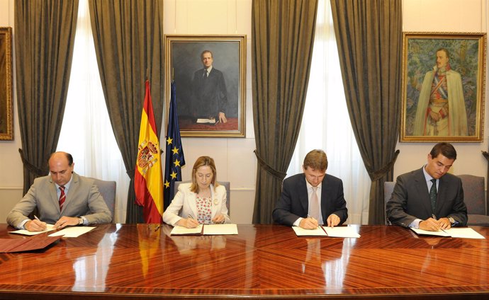 Adif y Ayuntamiento de Burgos firman la transmisión de terrenos de la estación