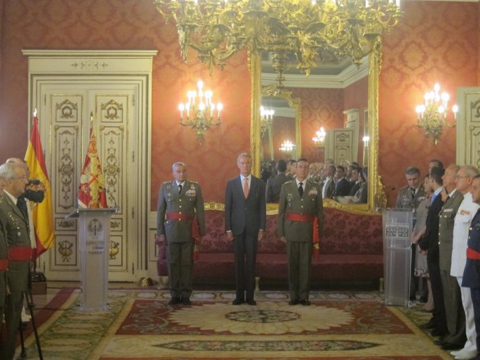 Toma De Posesión Del Nuevo Jefe Del Ejército De Tierra, General Domínguez Buj