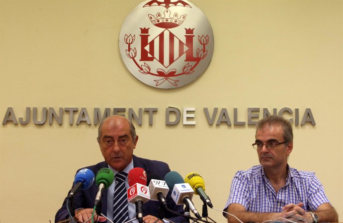 El Concejal Alfonso Novo Y El Jefe De RR.HH. De La EMT, Andrés Bernabé