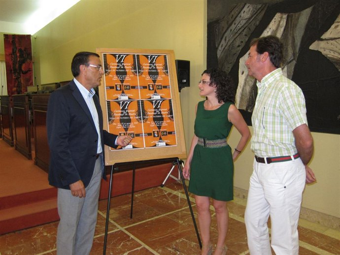 El presidente de la Diputación, Ignacio Caraballo, y la alcaldesa de Paterna. 