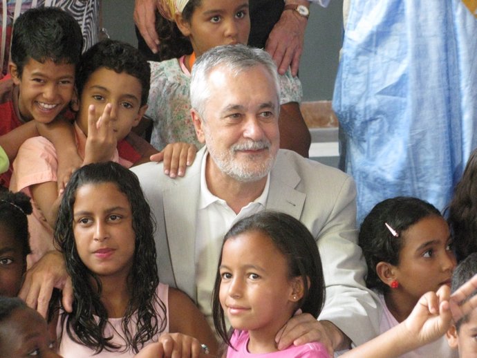 Griñán recibe a los niños saharauis del Programa 'Vacaciones en Paz'