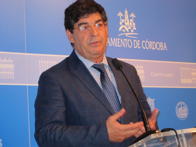 Diego Valderas en el Ayuntamiento de Córdoba