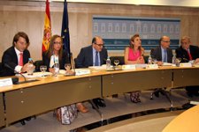 La conselleira de Facenda, Elena Muñoz, de negro, en el CPFF