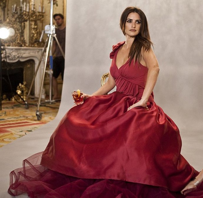 Penélope Cruz posa para el calendario Campari 2013