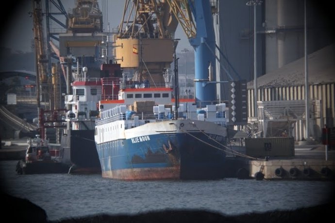 Buque amarrado en el puerto de Tarragona