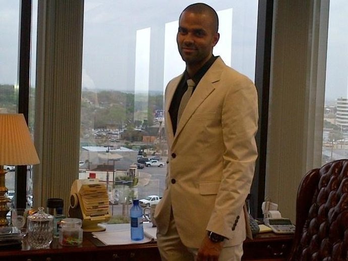 Tony Parker posando.