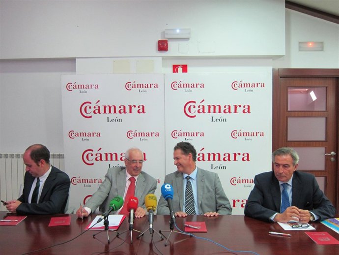 Javier Vega,  Félix Baragaño y Álvaro Muñiz