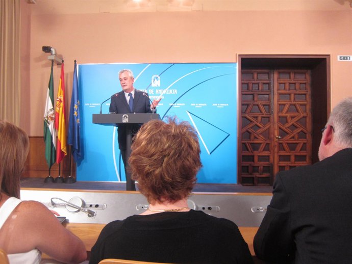 Presidente de la Junta, José Antonio Griñán, escuchado por Díaz, Aguayo y Ávila