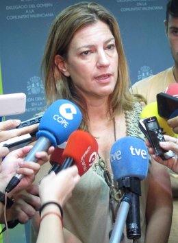 La Delegada Del Gobierno, Paula Sánchez De León, Atiende A Los Periodistas.