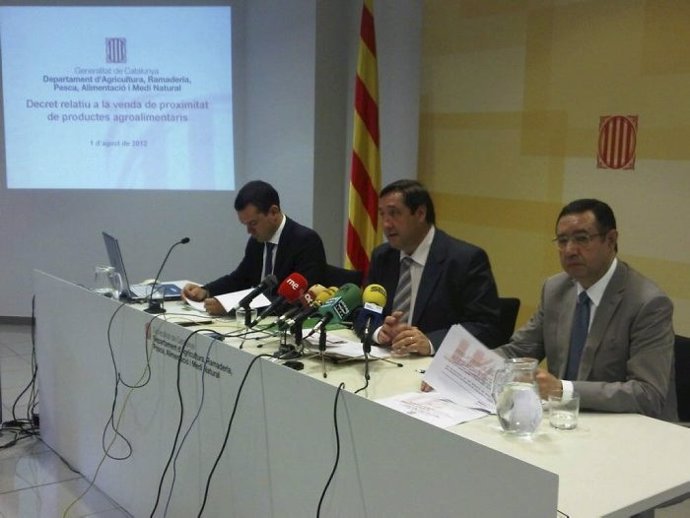 Domènec Vila,  Josep Maria Pelegrí presentan la norma sobre venta de proximidad