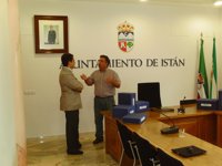 Sopde entrega a Istán su PGOU, que apuesta por preservar el entorno natural y potenciar el patrimonio cultural