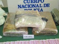 Detienen a tres personas por tráfico de drogas, entre ellas al trabajador de un asador de pollos