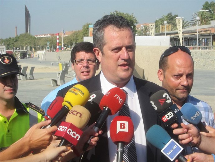 El Responsable De Seguridad De Barcelona, Joaquim Forn, En El Espigón De Bogatel
