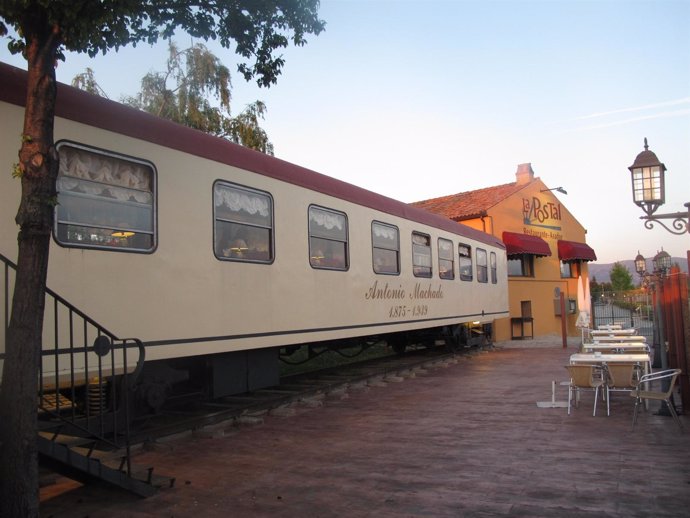 Vagón de tren convertido en Restaurante La Postal