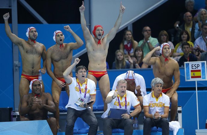 España de waterpolo celebra en los Juegos Olímpicos ante Australia
