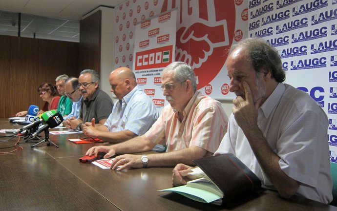 Moral Y Laiz (C) Con Miembros De La Plataforma Compromiso Social Por El Progreso