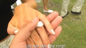 Sofía Vergaar muestar su anillo de compromiso