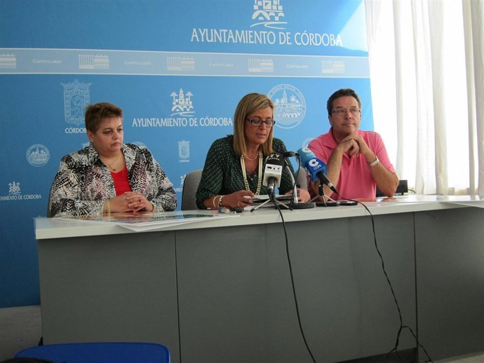 Amelia Caracuel (cntr), Pilar Sanabria (izq) y José Joaquín González (dch) 
