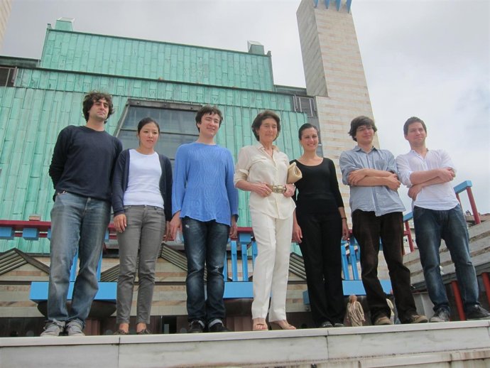 Paloma O'Shea con los seis semifinalistas