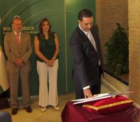 Junta insta a Zoido a "tomar ejemplo" y reducir altos cargos en un ayuntamiento que "sale muy caro" a Sevilla